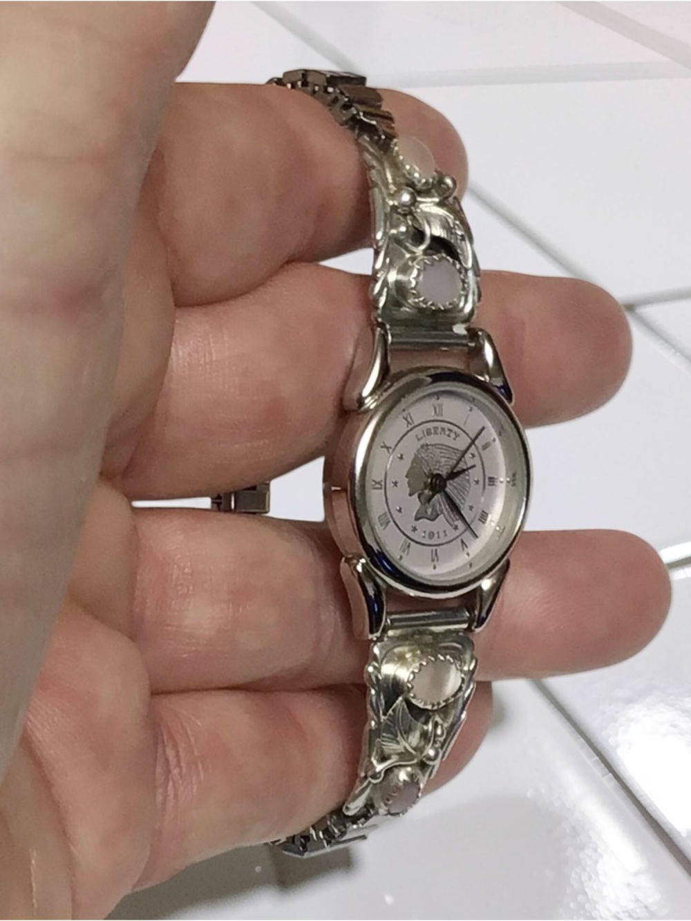 Sterling Silver Mother-of-Pearl Native-American Tips Indian Head Watch. - Picture 11 of 13